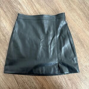 Hollister Co. Women's Black Mini Leather Textured Skirt 🖤